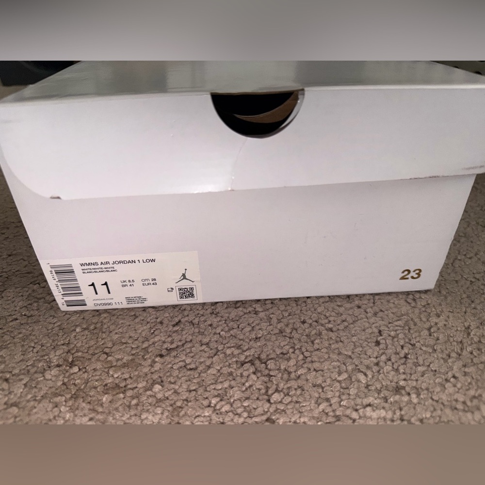NIKE AIR JORDAN 1 Low Triple White Women's Sz 11 DV0990-111 (New in Box) - Picture 9 of 12